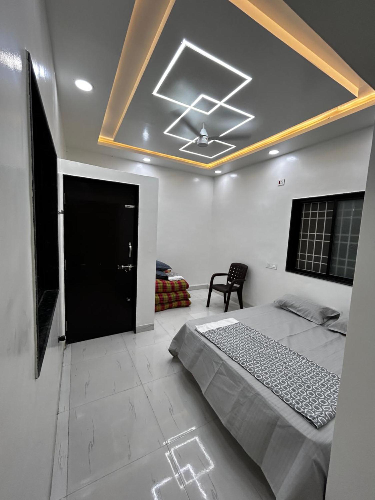 Vatavriksha Guest House,Akkalkot Akalkot المظهر الخارجي الصورة