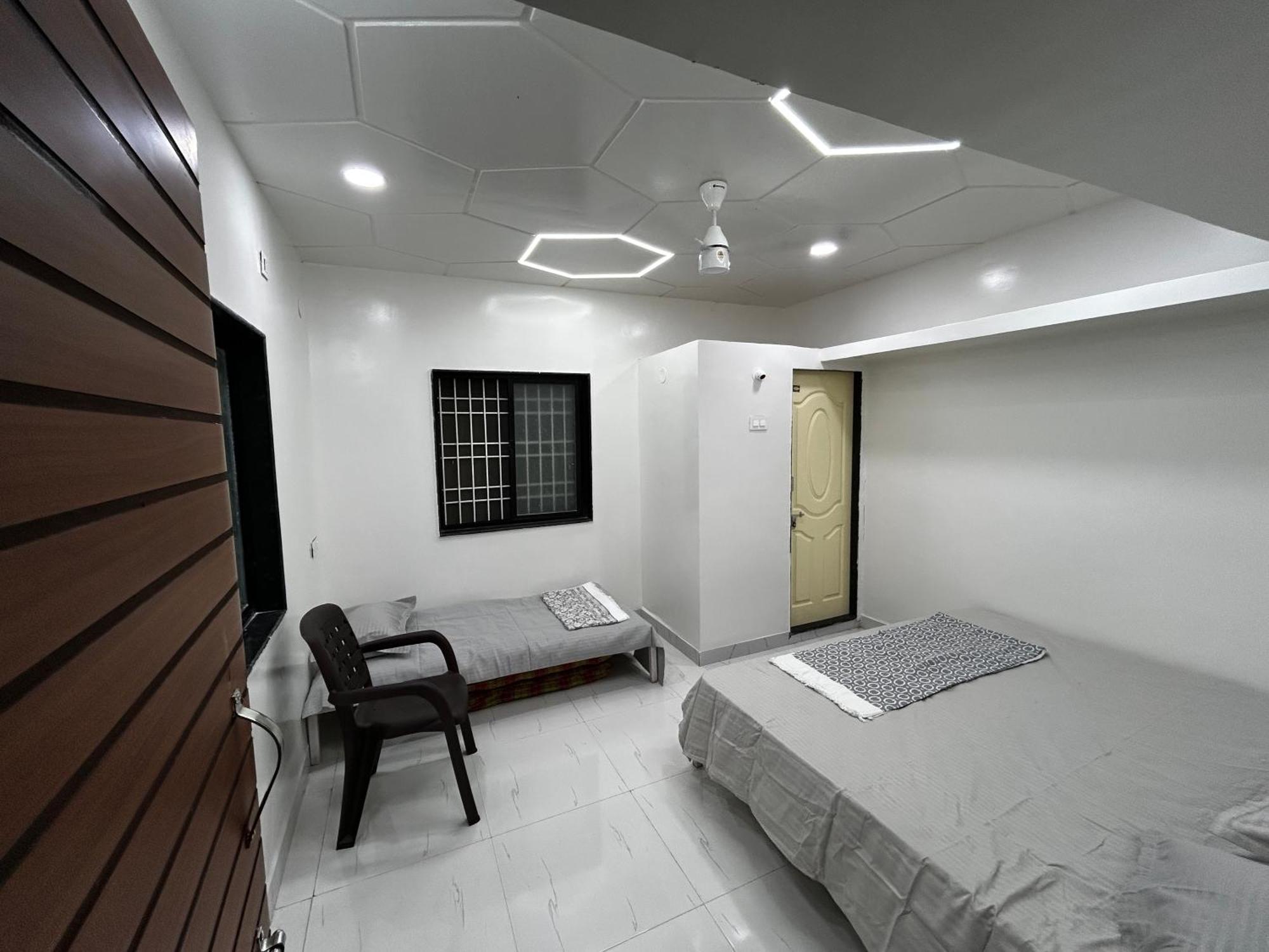 Vatavriksha Guest House,Akkalkot Akalkot المظهر الخارجي الصورة